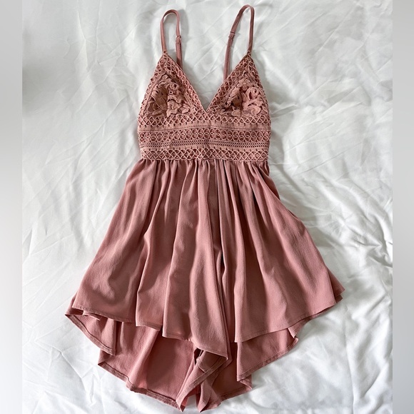 Showpo. Mauve Lace V-neck Romper Size XS - Picture 6 of 16
